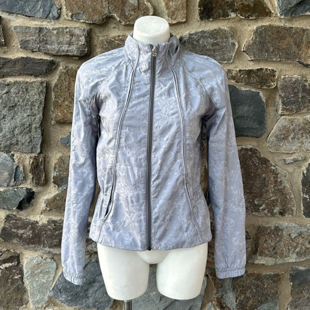 Lululemon Athletica Full Zip Run: Travel to Track Jacket in Fossil Size 6